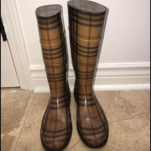 Burberry rain boots size 7